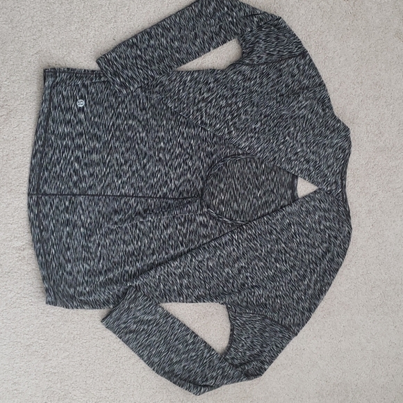 Lululemon open back shirt - Picture 3 of 3